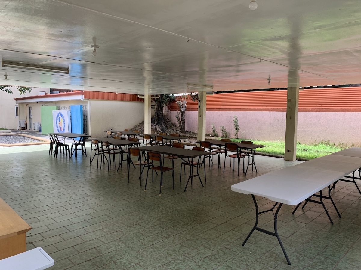 TAKA-HARI語言學校-室外用餐區