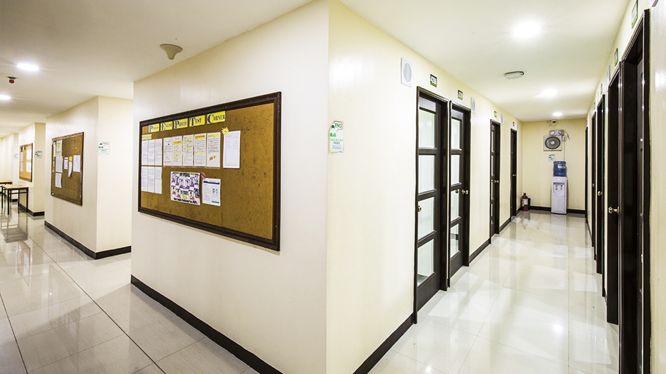 PINES語言學校MAIN校區-教室走廊