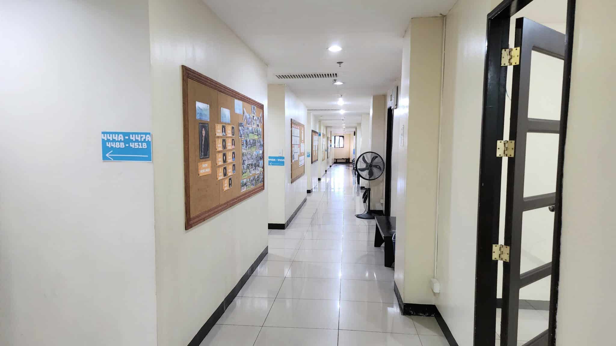 PINES語言學校main校區教室走廊