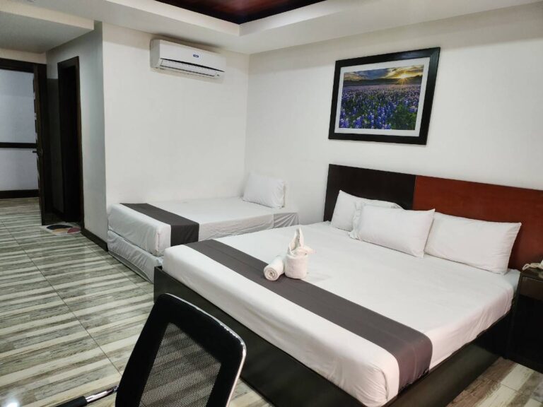 1 KING + 1 Extra bed