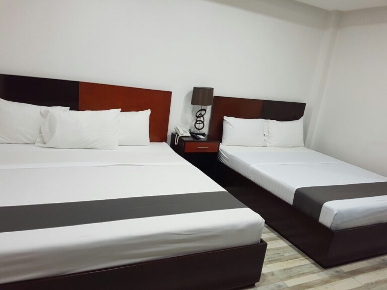 1 KING + 1 QUEEN - Standard Room