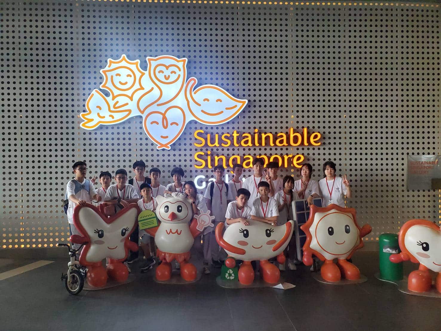 學生在 Sustainable Singapore 展館