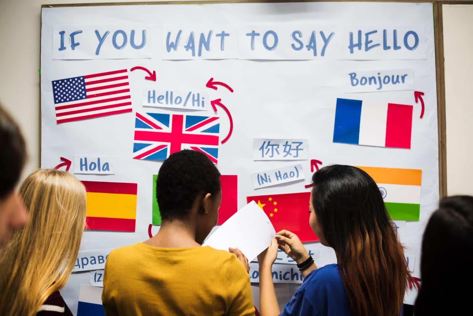 孩子參與暑假遊學可以與來自不同國家的同學交流互動